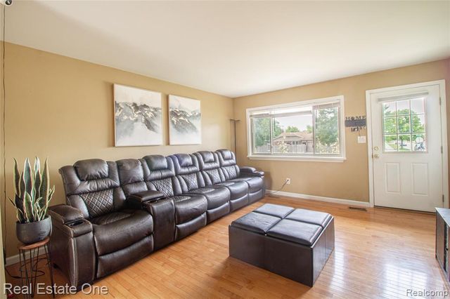 44220 Saltz Road, Canton, MI 48187