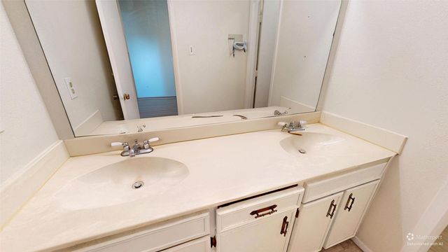 650 Harvest Hill Street, Lewisville, TX 75067