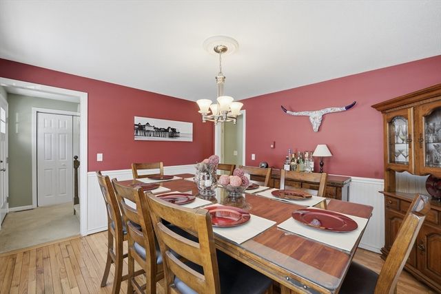 86 Oak Ln, Agawam, MA 01030