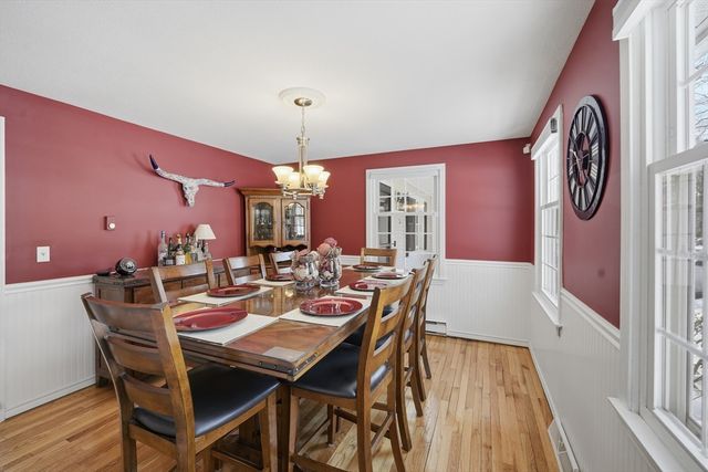 86 Oak Ln, Agawam, MA 01030