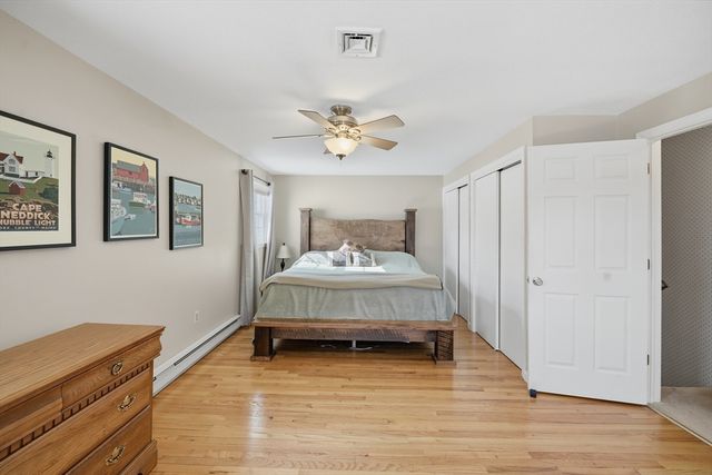 86 Oak Ln, Agawam, MA 01030