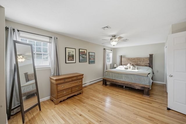 86 Oak Ln, Agawam, MA 01030