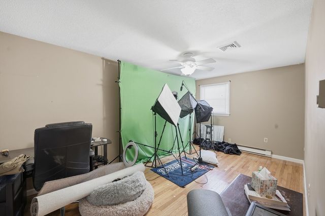 86 Oak Ln, Agawam, MA 01030
