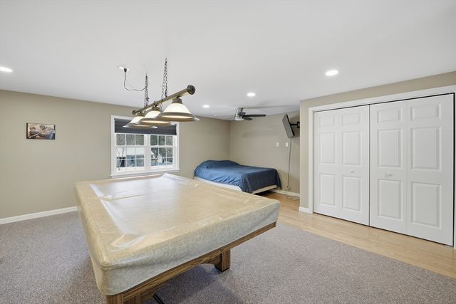 86 Oak Ln, Agawam, MA 01030