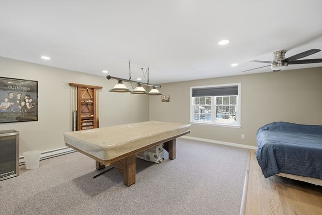 86 Oak Ln, Agawam, MA 01030