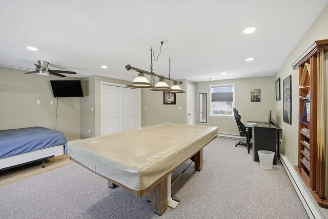 86 Oak Ln, Agawam, MA 01030