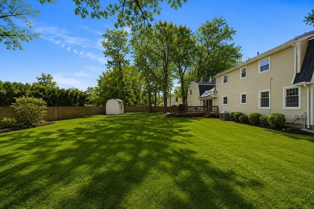 86 Oak Ln, Agawam, MA 01030