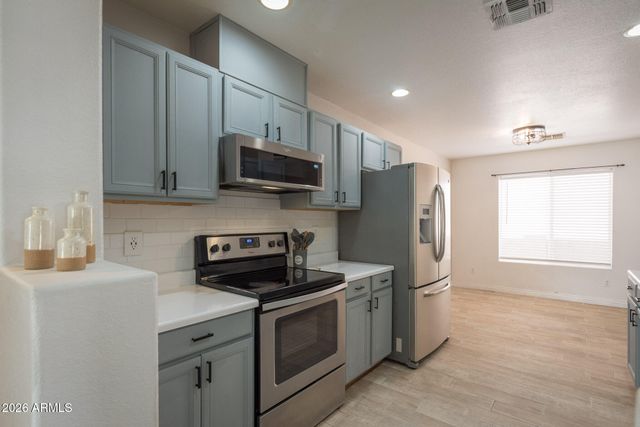 1239 E FREMONT Road, Phoenix, AZ 85042
