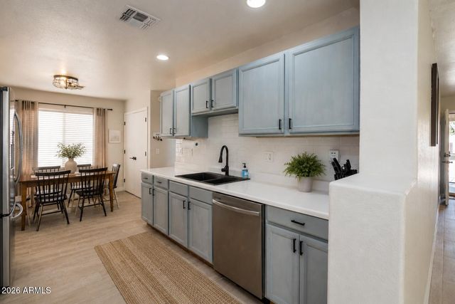 1239 E FREMONT Road, Phoenix, AZ 85042