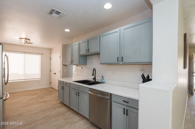 1239 E FREMONT Road, Phoenix, AZ 85042