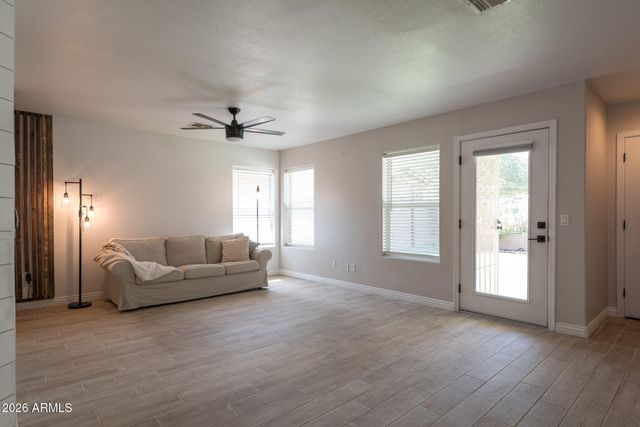 1239 E FREMONT Road, Phoenix, AZ 85042