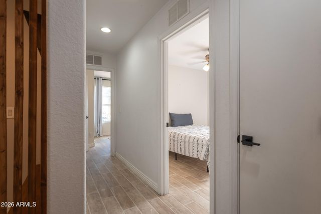 1239 E FREMONT Road, Phoenix, AZ 85042