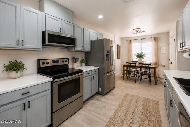 1239 E FREMONT Road, Phoenix, AZ 85042