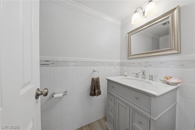3933 Edgemoor Way, Las Vegas, NV 89121