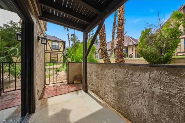 3933 Edgemoor Way, Las Vegas, NV 89121