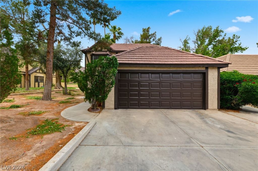 3933 Edgemoor Way, Las Vegas, NV 89121