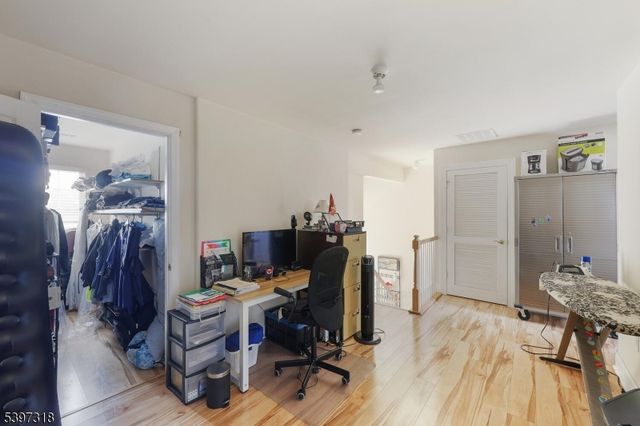 1427 Barnhardt Ln, Rahway City, NJ 07065