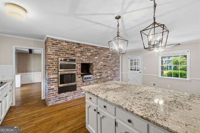 4943 Vernon Oaks Drive, Dunwoody, GA 30338