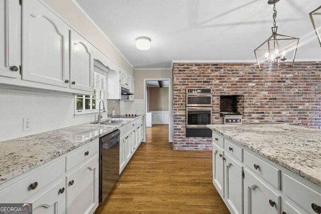 4943 Vernon Oaks Drive, Dunwoody, GA 30338
