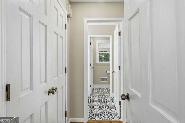 4943 Vernon Oaks Drive, Dunwoody, GA 30338