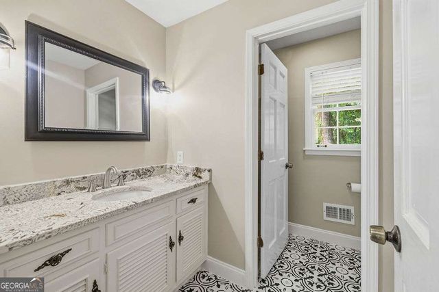 4943 Vernon Oaks Drive, Dunwoody, GA 30338