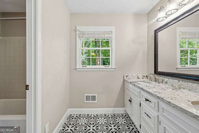4943 Vernon Oaks Drive, Dunwoody, GA 30338