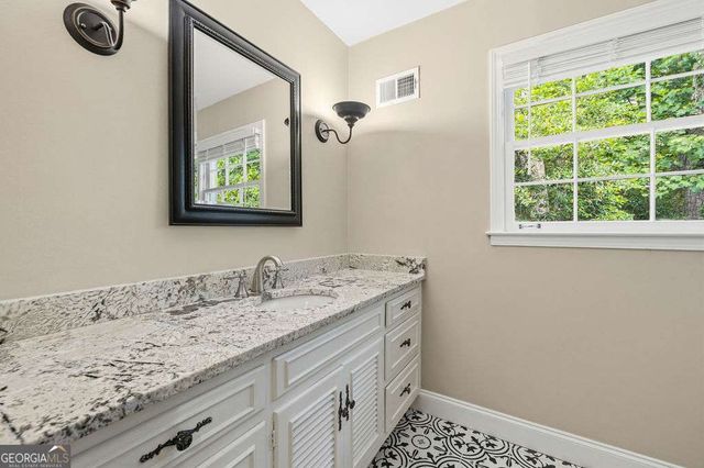 4943 Vernon Oaks Drive, Dunwoody, GA 30338