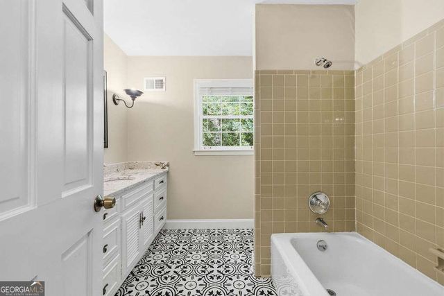 4943 Vernon Oaks Drive, Dunwoody, GA 30338