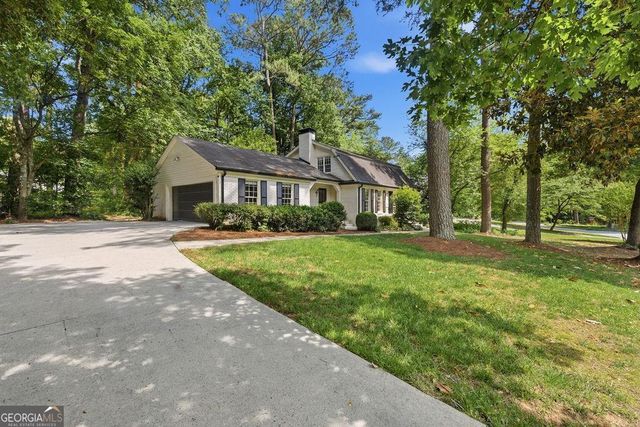 4943 Vernon Oaks Drive, Dunwoody, GA 30338