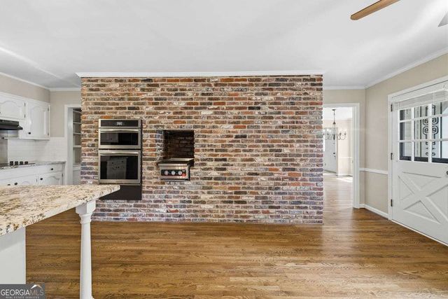 4943 Vernon Oaks Drive, Dunwoody, GA 30338