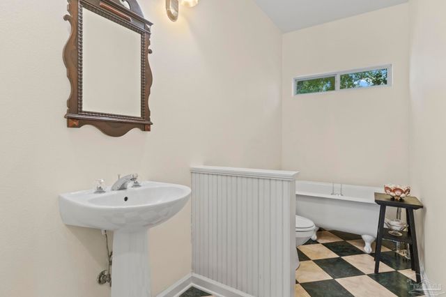 4150 Menendez Dr, Pensacola, FL 32503