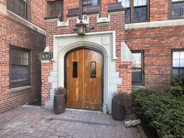 808 Bronx River Road 4E, Bronxville, NY 10708