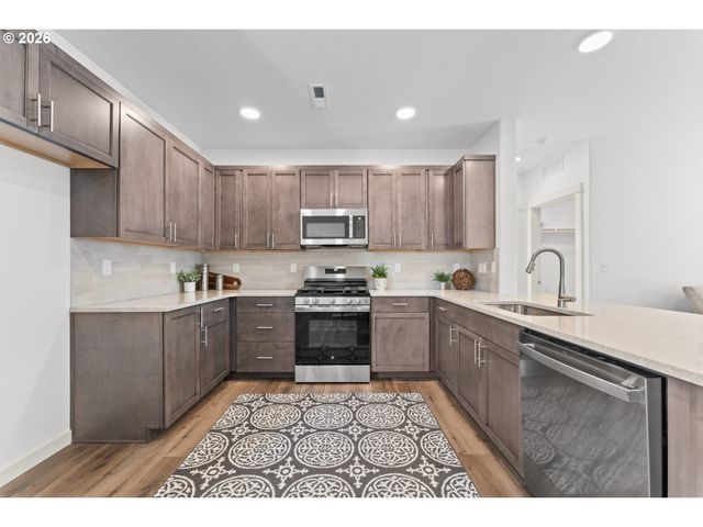 5254 Holly St, Springfield, OR 97478