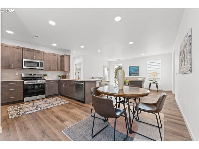 5254 Holly St, Springfield, OR 97478