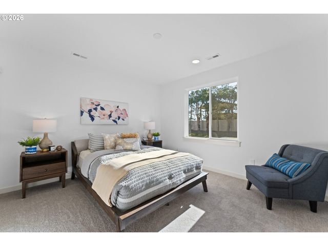 5254 Holly St, Springfield, OR 97478