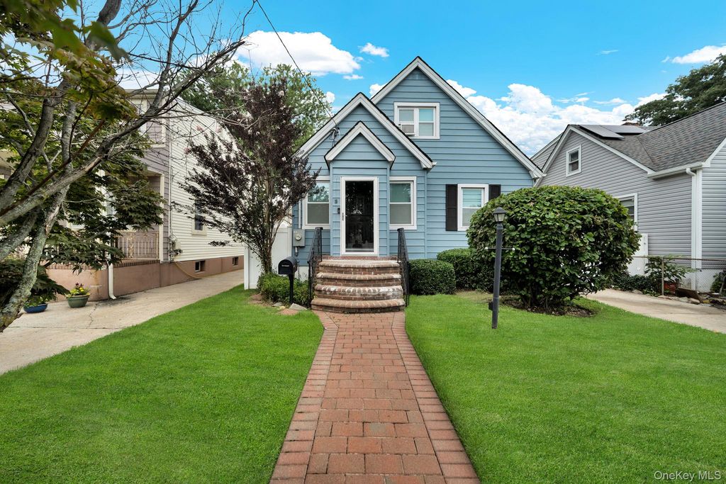 19 Westmoreland Road, Merrick, NY 11566 — exterior