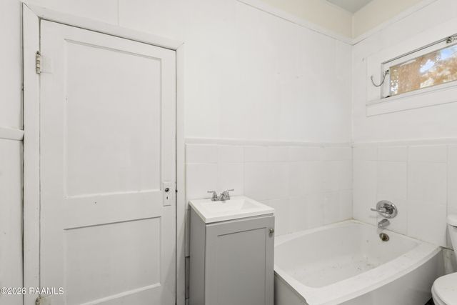 1122 S Court Street, Opelousas, LA 70570