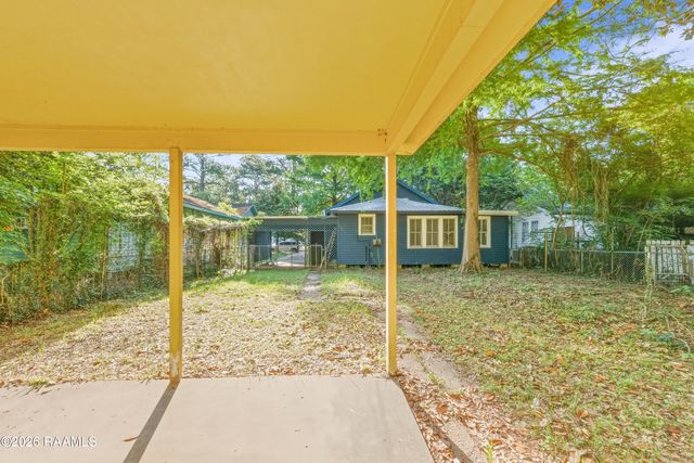 1122 S Court Street, Opelousas, LA 70570