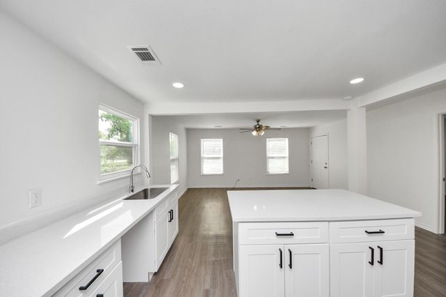 7004 Conley Street, Houston, TX 77021