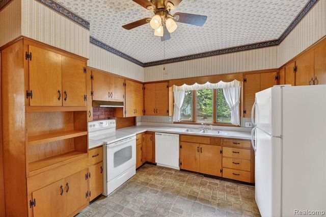 516 W Washington Street, Howell, MI 48843