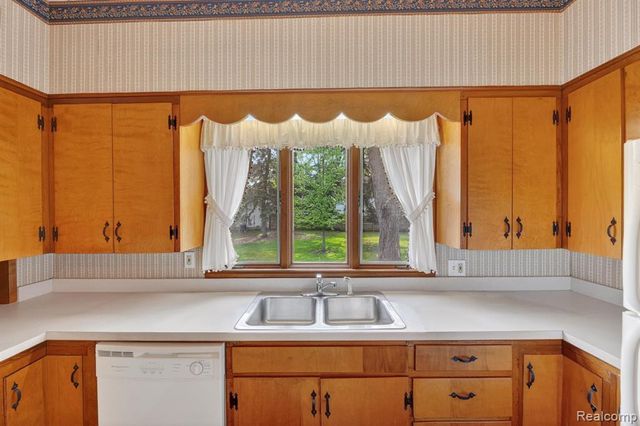 516 W Washington Street, Howell, MI 48843