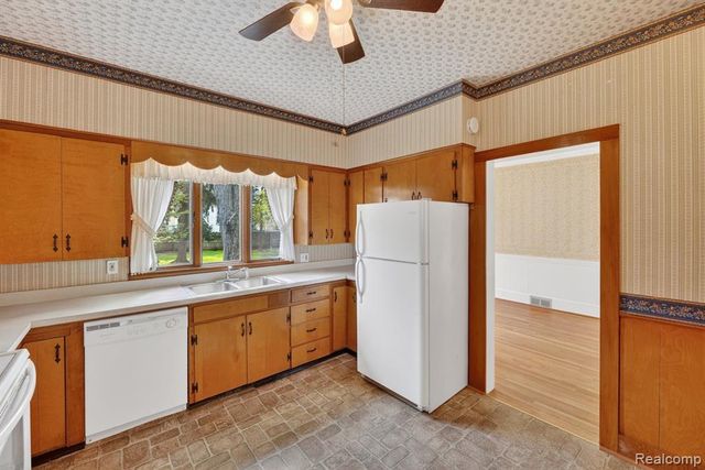 516 W Washington Street, Howell, MI 48843