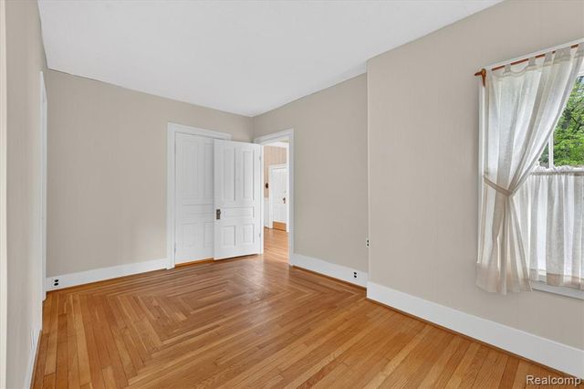 516 W Washington Street, Howell, MI 48843