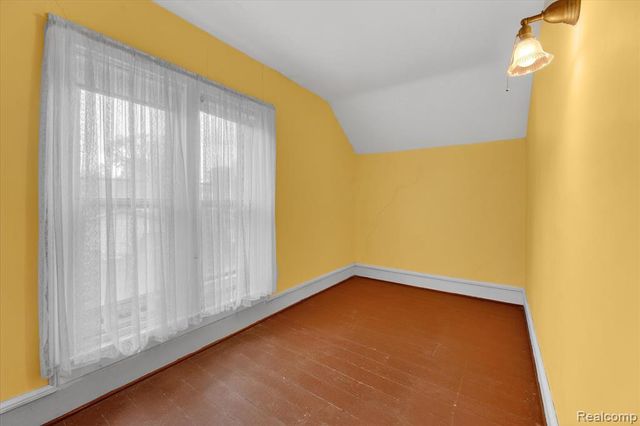 516 W Washington Street, Howell, MI 48843