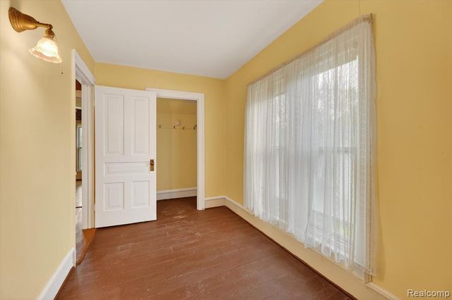 516 W Washington Street, Howell, MI 48843