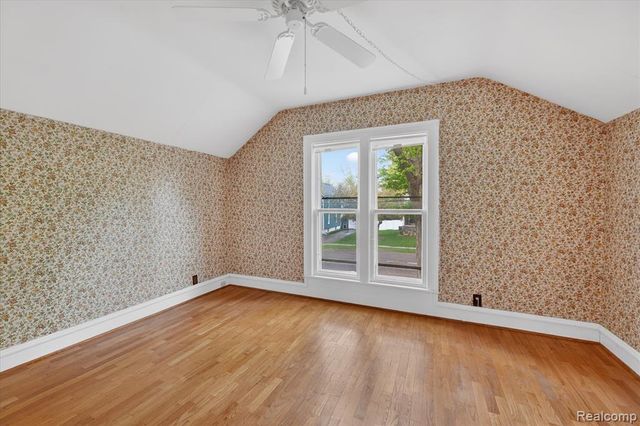 516 W Washington Street, Howell, MI 48843