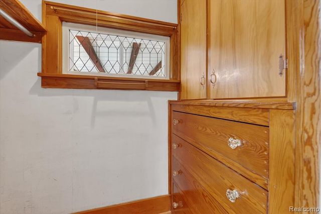 516 W Washington Street, Howell, MI 48843