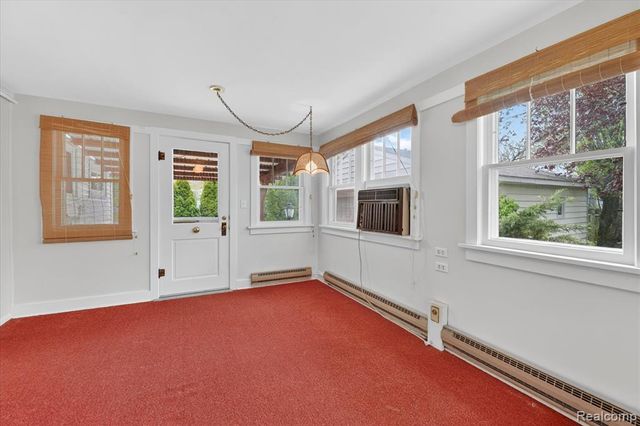 516 W Washington Street, Howell, MI 48843