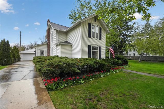 516 W Washington Street, Howell, MI 48843