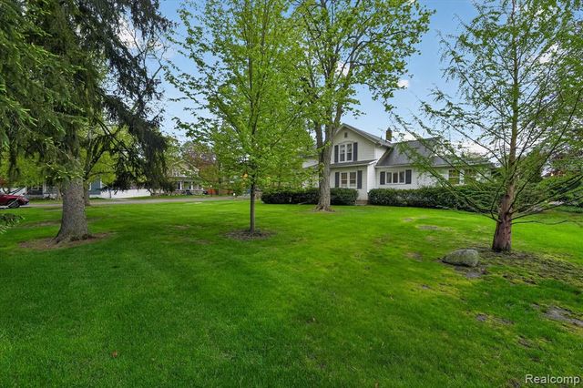 516 W Washington Street, Howell, MI 48843